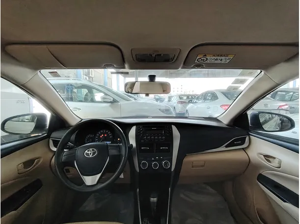 Car image 17