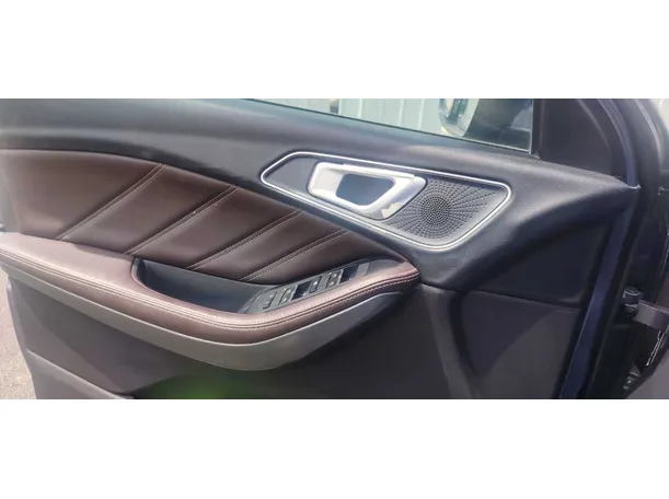 Car image 25