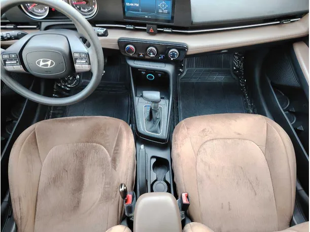 Car image 18