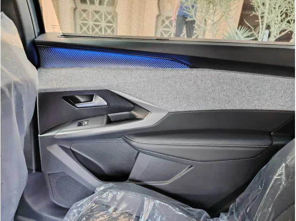 Car image 39