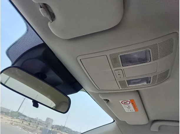 Car image 32