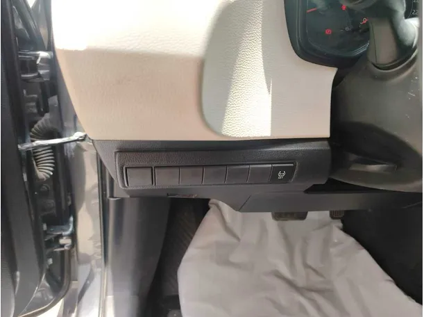 Car image 34