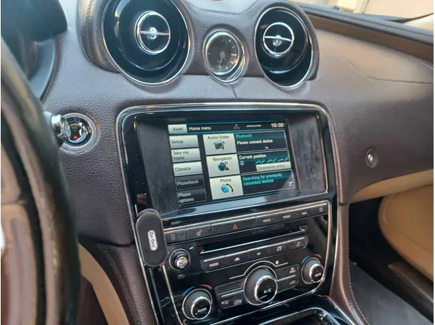 Car image 18