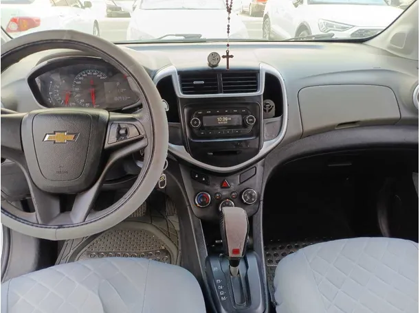 Car image 15
