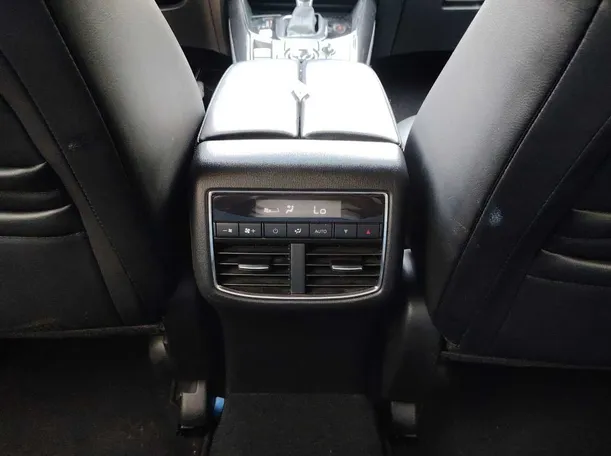 Car image 34