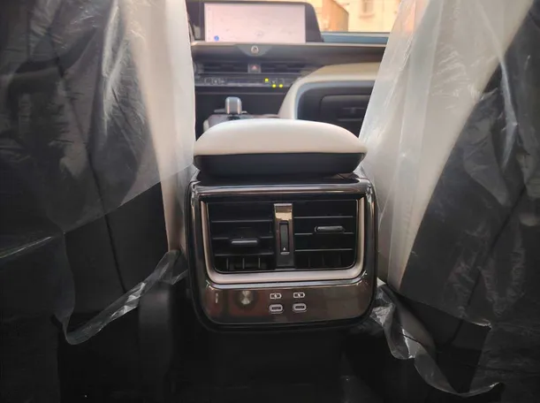 Car image 37