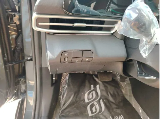 Car image 34