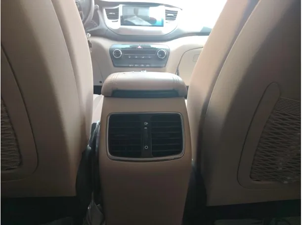 Car image 27