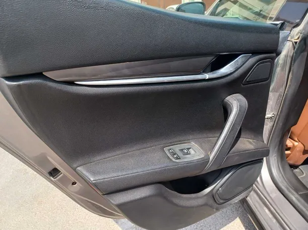 Car image 13