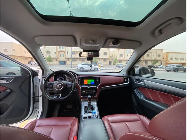 Car image 14