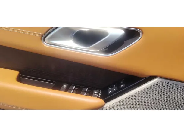 Car image 27