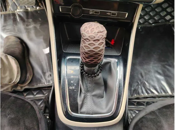 Car image 24