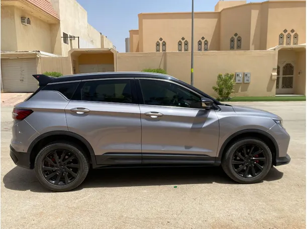 Car image 4