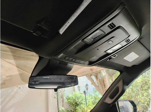 Car image 34