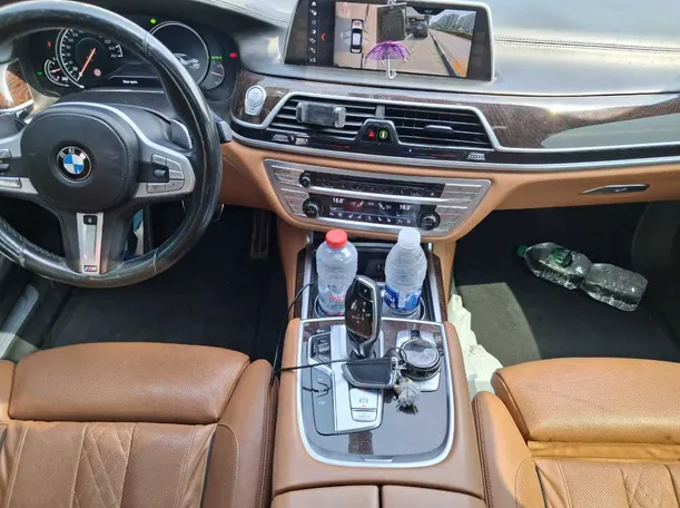 Car image 17