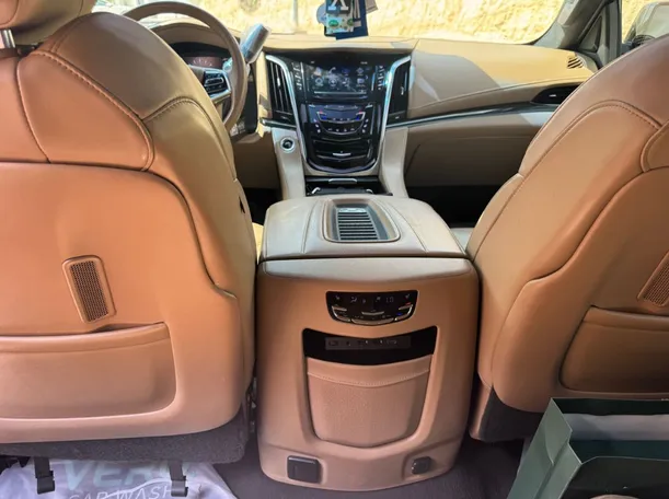 Car image 23