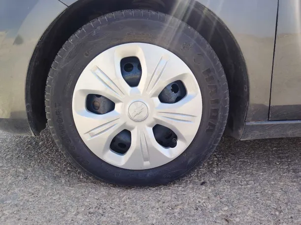 Car image 10