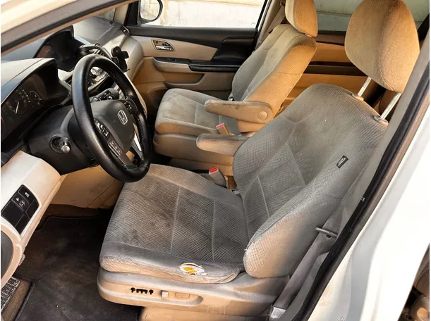 Car image 12