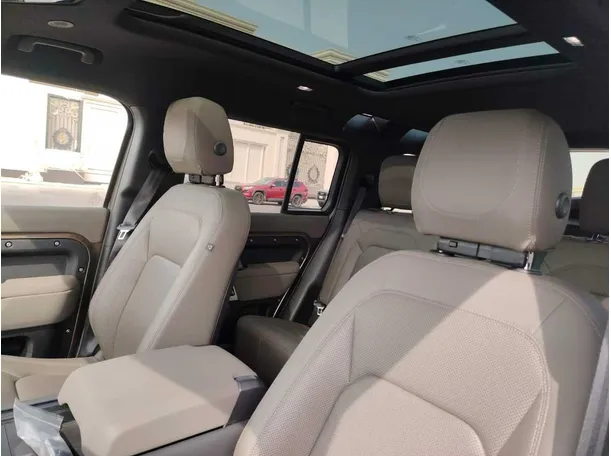 Car image 14