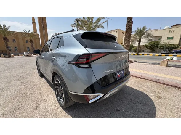 Car image 7