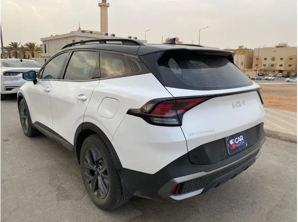 Car image 7