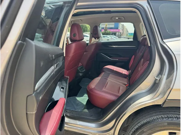Car image 13