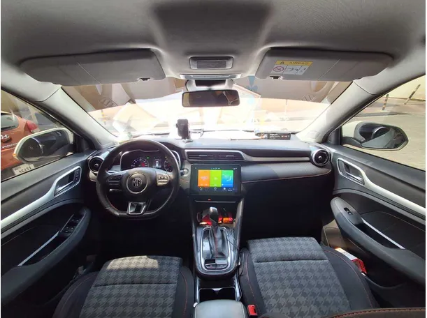 Car image 14
