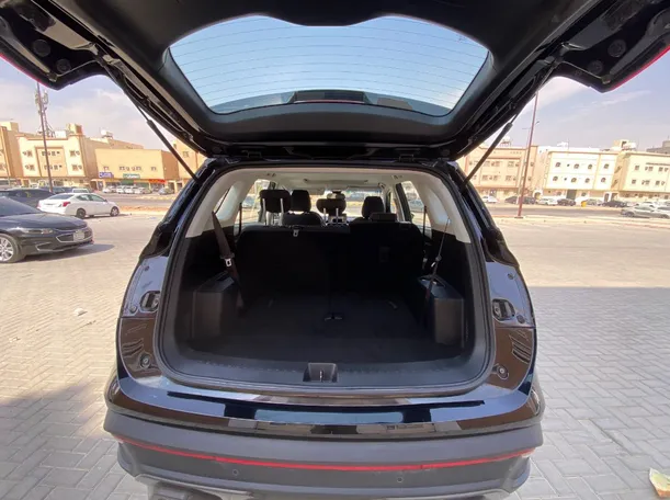 Car image 19