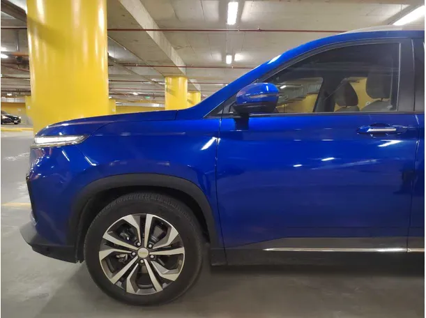 Car image 9