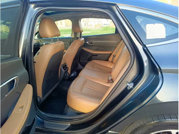 Car image 19