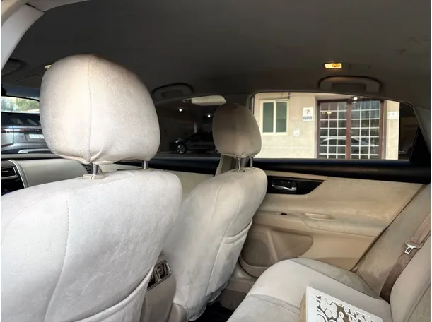 Car image 25