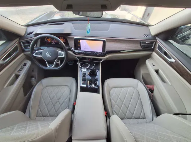 Car image 16