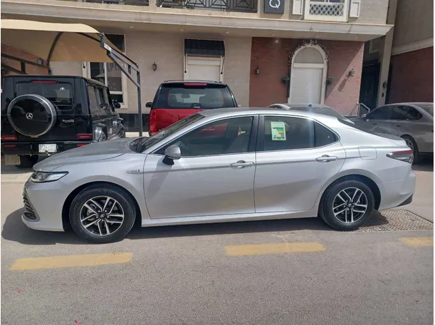 Car image 8