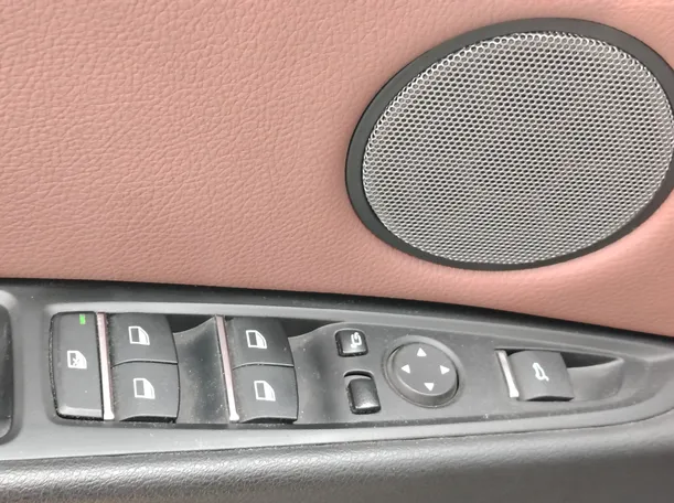 Car image 31