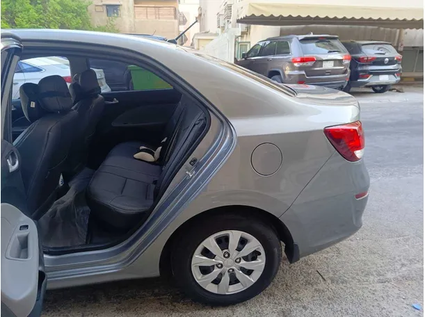 Car image 14