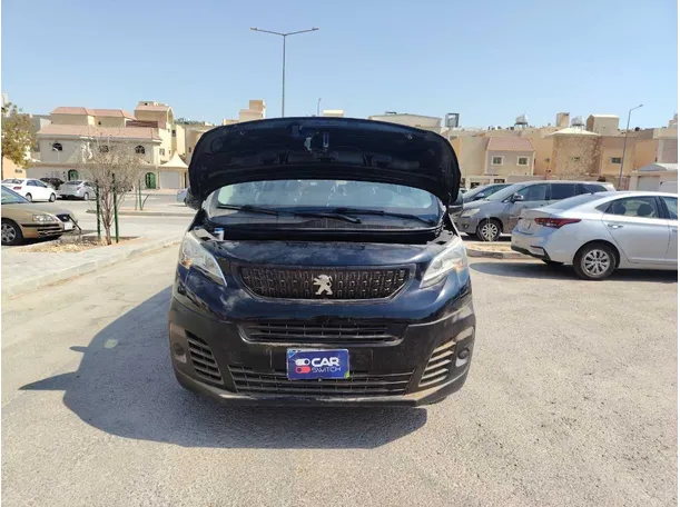 Car image 30