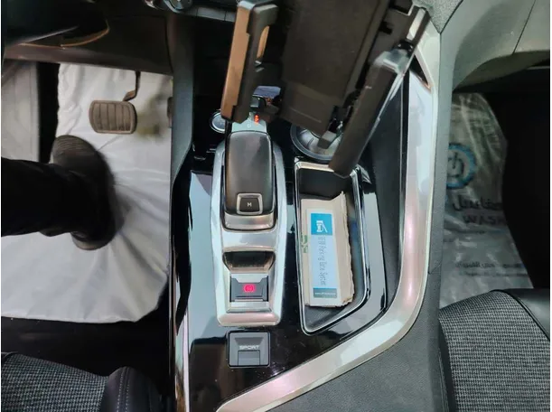 Car image 24