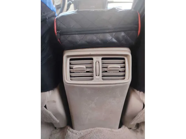 Car image 28