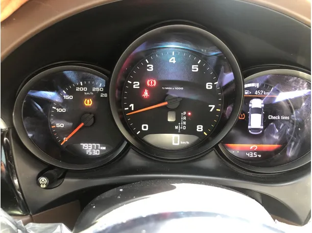 Car image 18