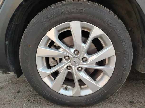 Car image 10