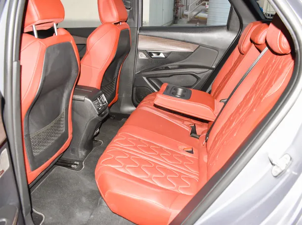 Car image 11