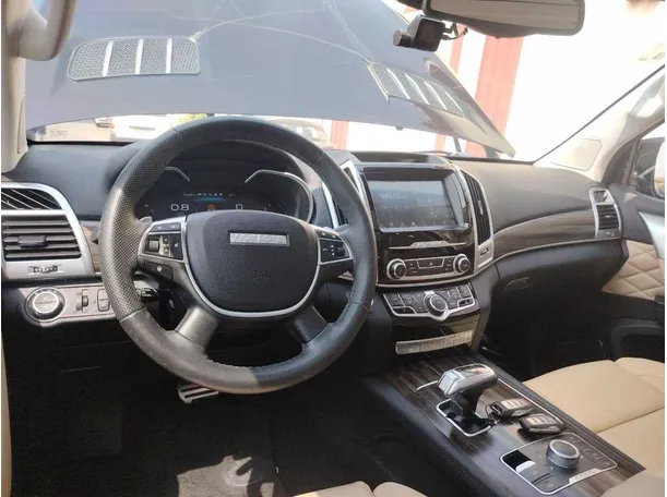 Car image 30