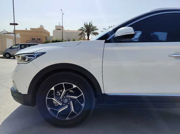 Car image 9