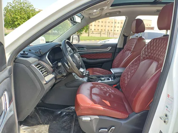 Car image 12