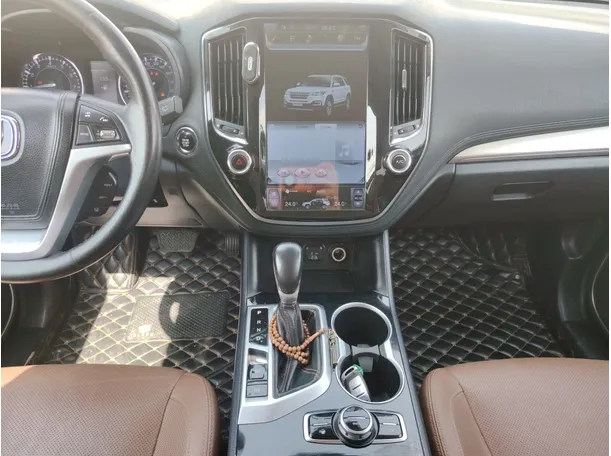 Car image 18