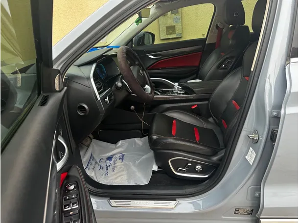 Car image 12