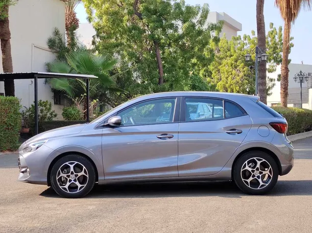 Car image 8