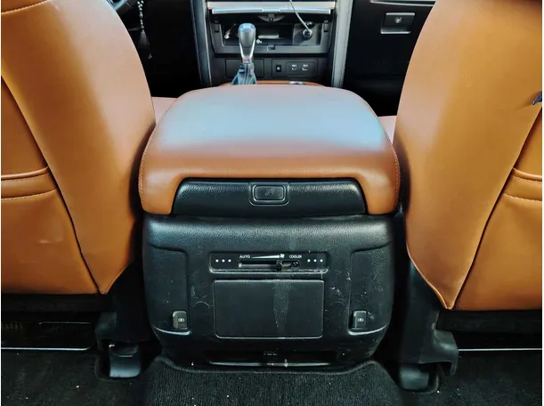 Car image 32