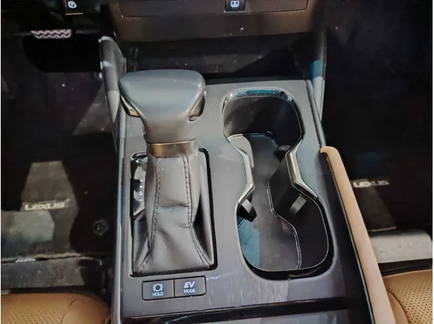 Car image 25