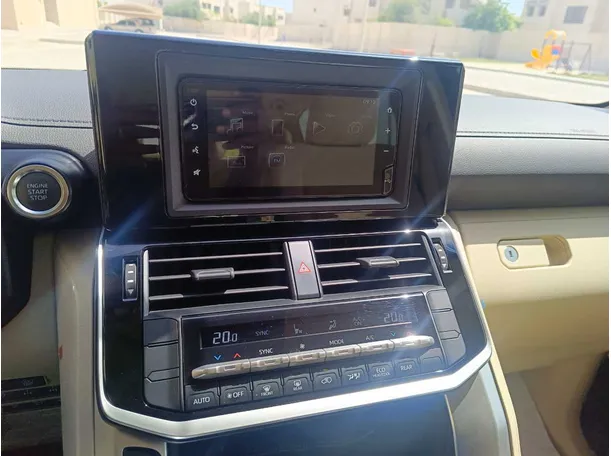 Car image 25